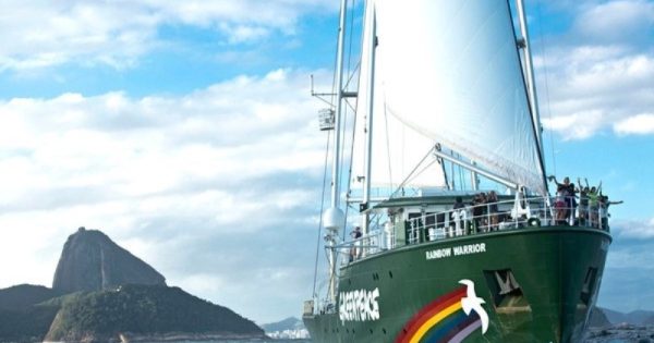 navio-rainbow-warrior-greenpeace-chega-rio-de-janeiro-webdoor-conexao-planeta