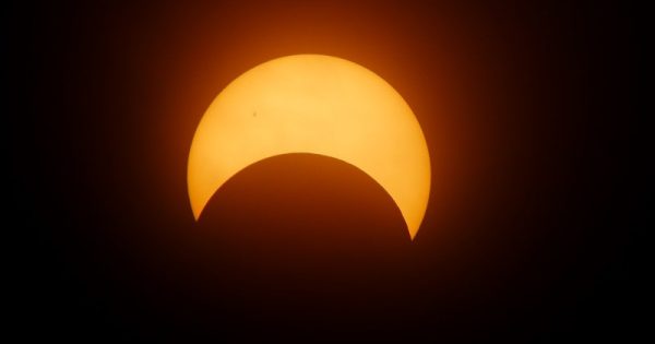observar-o-ceu-eclipse-solar-doinkster-pixabay