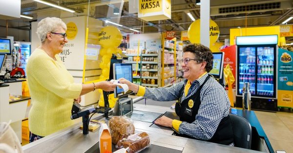 rede-supermercados-holanda-caixa-bate-papo-conexao-planeta