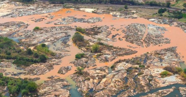 Rio Doce continua sem vida em diversos pontos, um ano após desastre ambiental