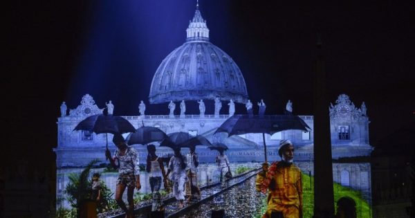 vaticano-iluminado-clima-800